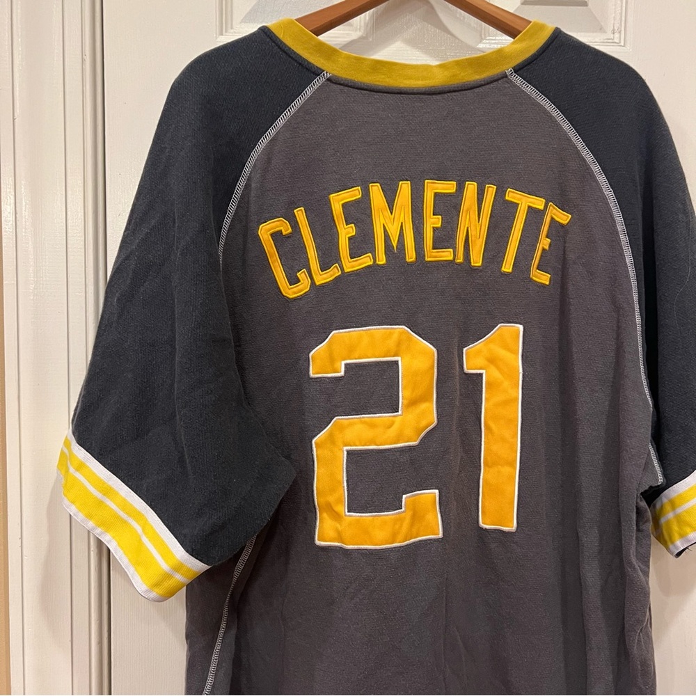 Nike Roberto Clemente Cooperstown Collection Pittsburgh Pirates Throwback Jersey - Picture 6 of 7